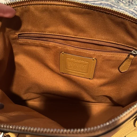 Brand new with out tags coach purse and wallet - Picture 4 of 6